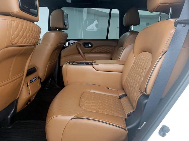 Photo of 2022 White INFINITI QX80