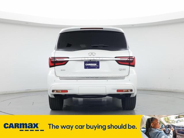 Photo of 2022 White INFINITI QX80