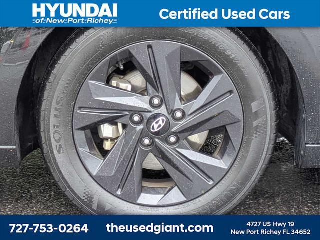 Photo of 2022 Phantom Black Hyundai ELANTRA