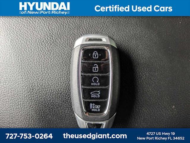 Photo of 2022 Phantom Black Hyundai ELANTRA