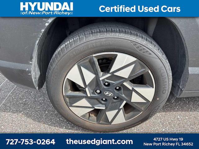 Photo of 2024 Atlas White Hyundai KONA