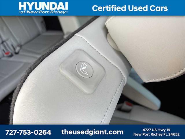 Photo of 2023 Everlasting Silver Kia Sorento