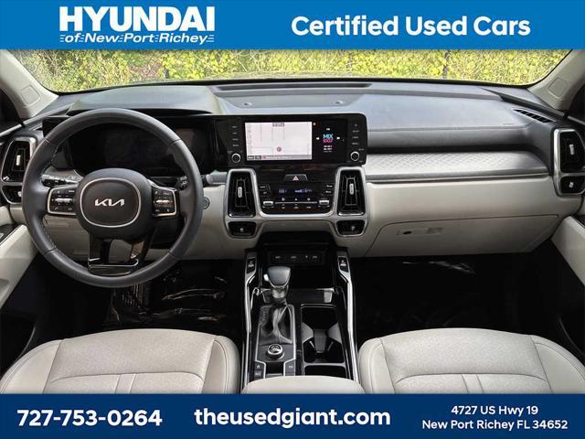 Photo of 2023 Everlasting Silver Kia Sorento