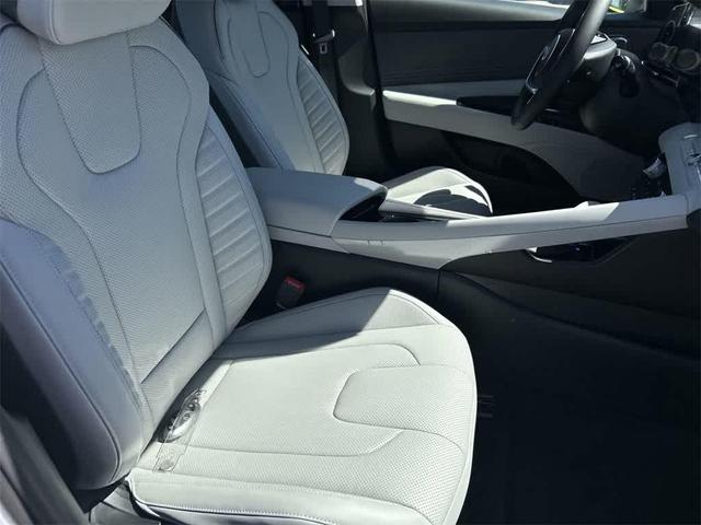 Photo of 2025 Ecotronic Gray Hyundai ELANTRA