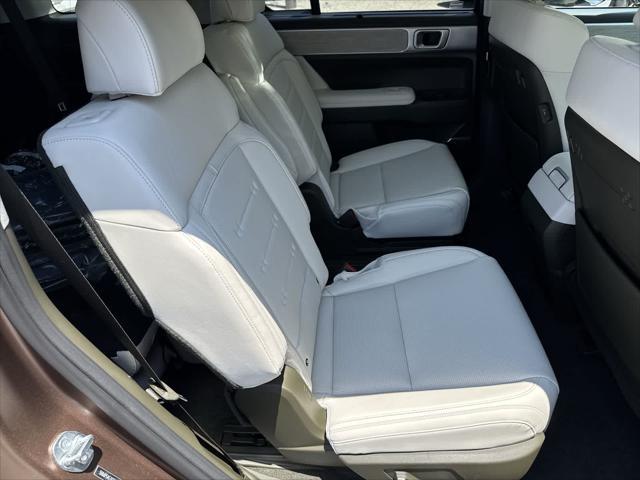 Photo of 2025 Earthy Brass Matte Hyundai SANTA FE HEV