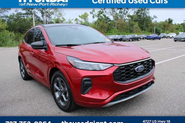 Photo of 2023 Rapid Red Metallic Tinted Clearcoat Ford Escape