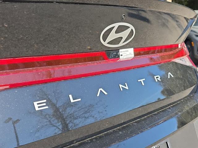 Photo of 2025 Abyss Black Hyundai ELANTRA