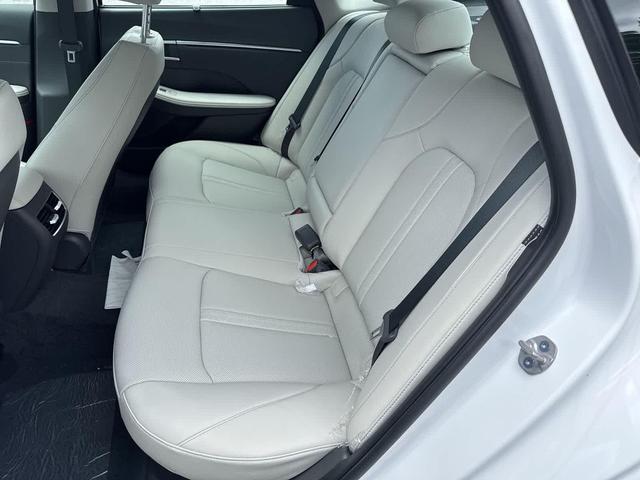 Photo of 2025 Serenity White Hyundai SONATA Hybrid