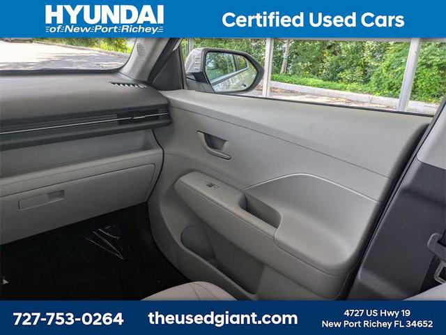 Photo of 2024 Atlas White Hyundai KONA