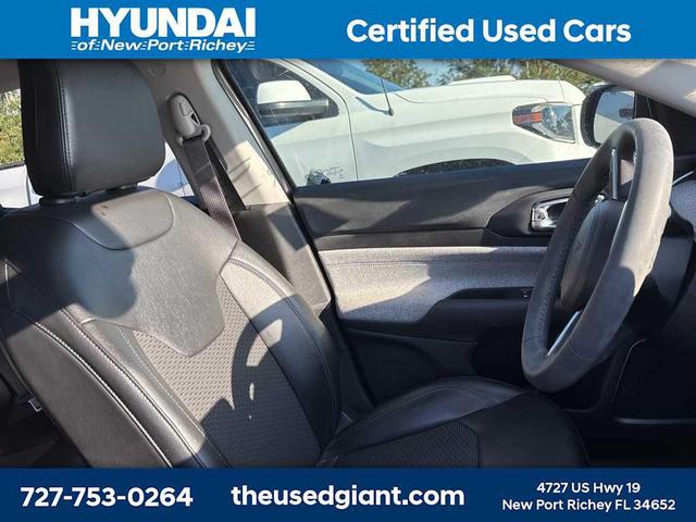 Photo of 2022 Granite Crystal Metallic Clearcoat Jeep Compass
