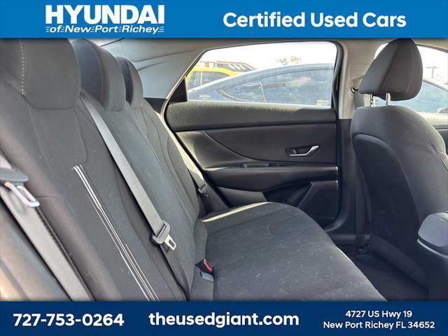 Photo of 2022 Phantom Black Hyundai ELANTRA