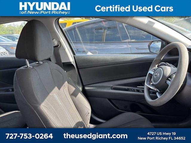 Photo of 2022 Phantom Black Hyundai ELANTRA