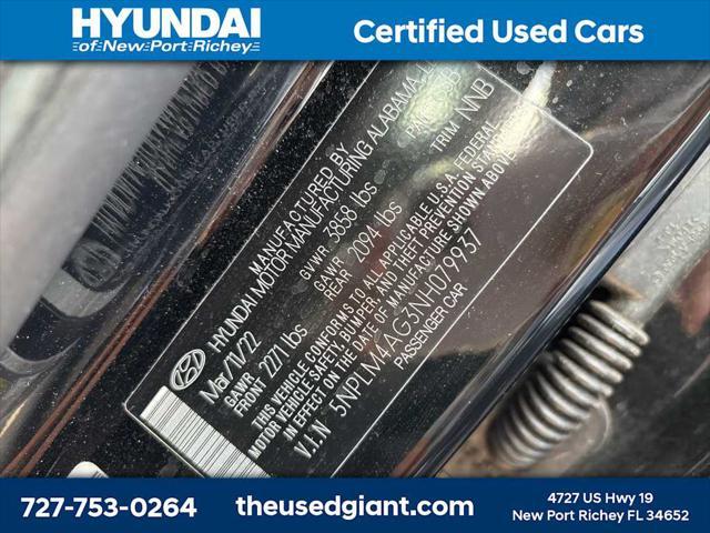 Photo of 2022 Phantom Black Hyundai ELANTRA