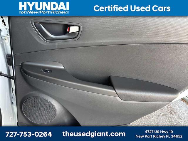 Photo of 2022 Lunar White Hyundai KONA