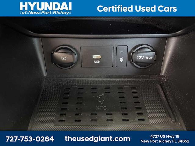 Photo of 2022 Lunar White Hyundai KONA