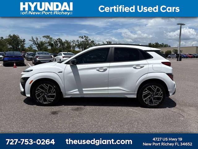 Photo of 2022 Lunar White Hyundai KONA
