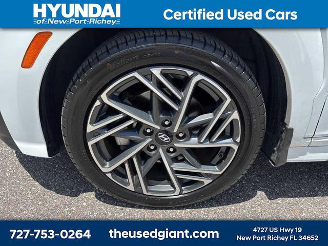 Photo of 2022 Lunar White Hyundai KONA