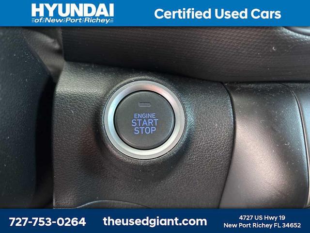 Photo of 2022 Lunar White Hyundai KONA