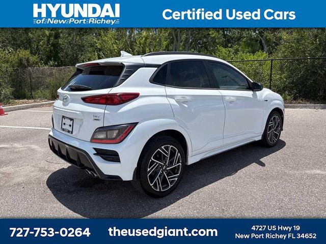 Photo of 2022 Lunar White Hyundai KONA