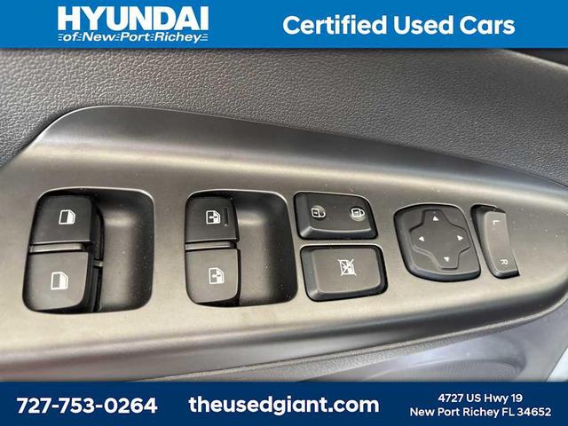 Photo of 2022 Lunar White Hyundai KONA