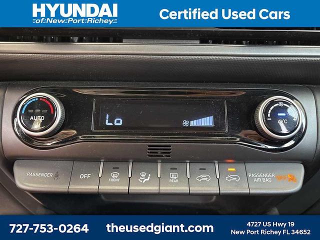 Photo of 2022 Lunar White Hyundai KONA