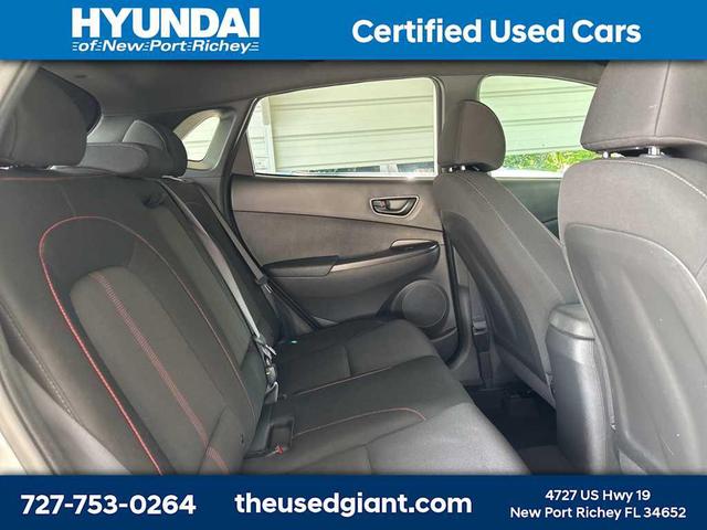 Photo of 2022 Lunar White Hyundai KONA