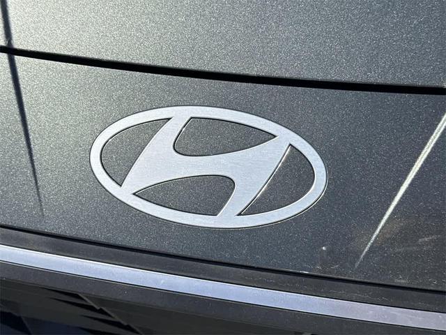 Photo of 2025 Amazon Gray Hyundai ELANTRA