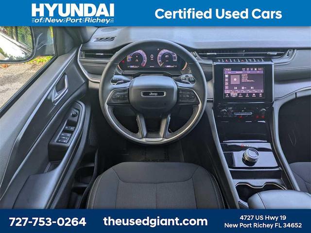 Photo of 2024 Diamond Black Crystal Pearlcoat Jeep Grand Cherokee L