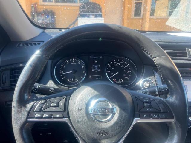 Photo of 2017 WHITE Nissan Rogue