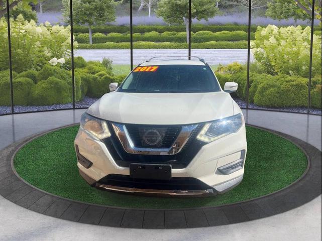 Photo of 2017 WHITE Nissan Rogue