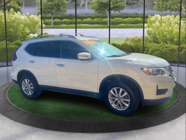 Photo of 2017 WHITE Nissan Rogue