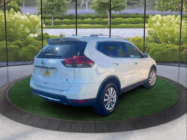 Photo of 2017 WHITE Nissan Rogue
