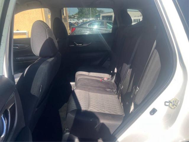 Photo of 2017 WHITE Nissan Rogue
