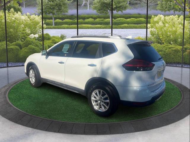 Photo of 2017 WHITE Nissan Rogue
