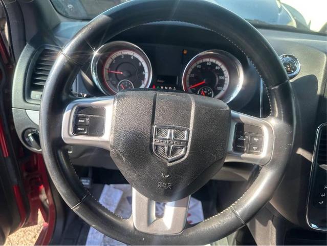 Photo of 2015 RED Dodge Grand Caravan