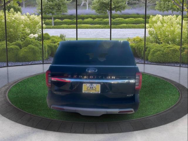 Photo of 2022 Agate Black Metallic Ford Expedition Max