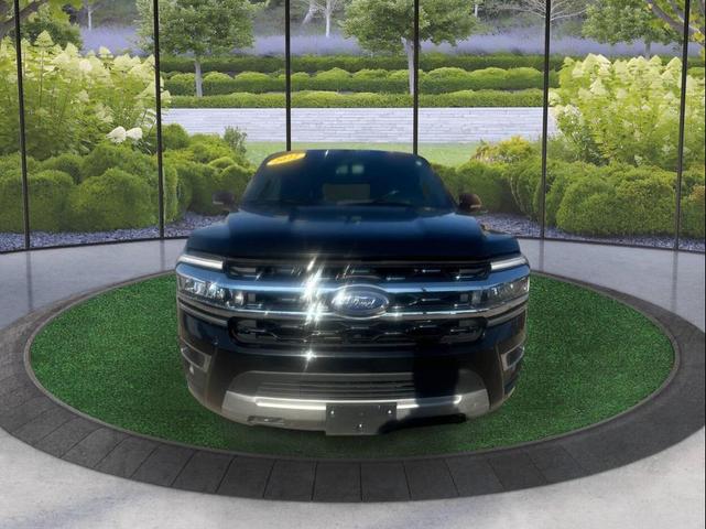 Photo of 2022 Agate Black Metallic Ford Expedition Max
