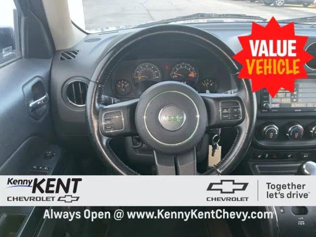 Photo of 2017 Billet Silver Metallic Clearcoat Jeep Patriot