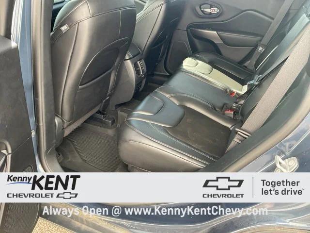 Photo of 2020 Slate Blue Pearlcoat Jeep Cherokee
