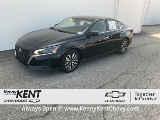 Photo of 2023 Super Black Nissan Altima