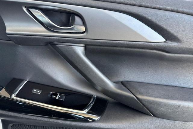 Photo of 2023 Sonic Silver Metallic Mazda CX-9