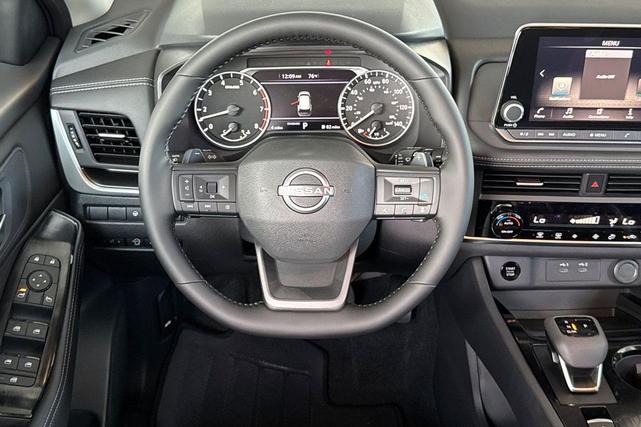 Photo of 2026 Everest White Pearl Tricoat Nissan Rogue