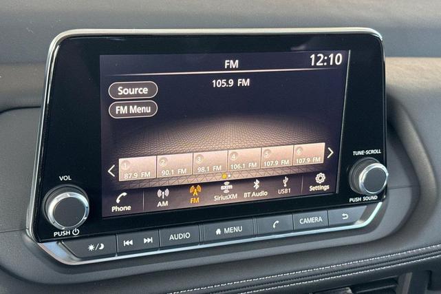 Photo of 2026 Everest White Pearl Tricoat Nissan Rogue