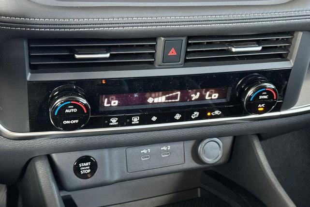 Photo of 2026 Everest White Pearl Tricoat Nissan Rogue