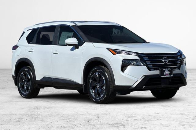 Photo of 2026 Everest White Pearl Tricoat Nissan Rogue