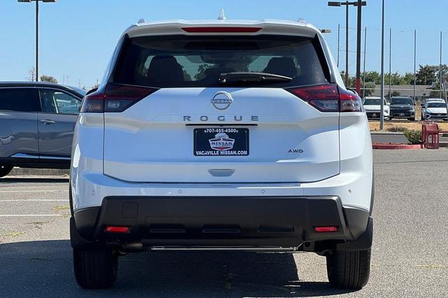 Photo of 2026 Everest White Pearl Tricoat Nissan Rogue