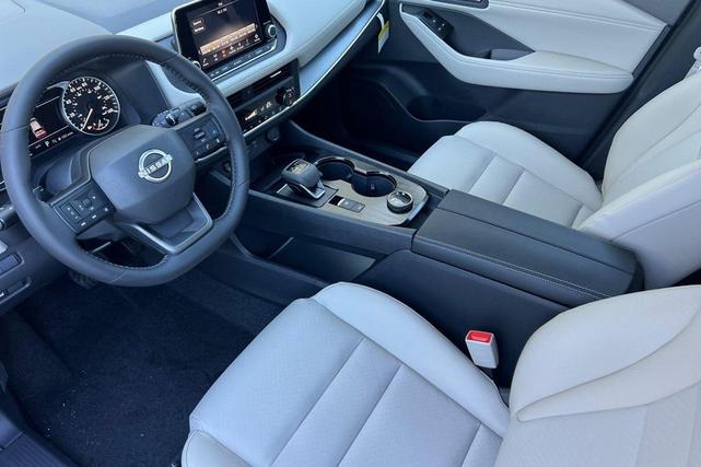 Photo of 2026 Everest White Pearl Tricoat Nissan Rogue