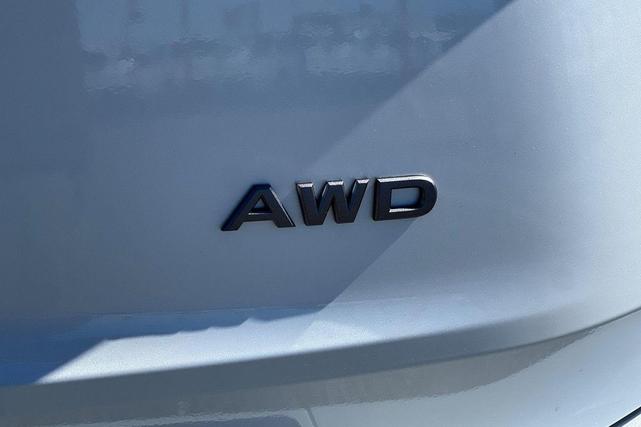 Photo of 2026 Everest White Pearl Tricoat Nissan Rogue