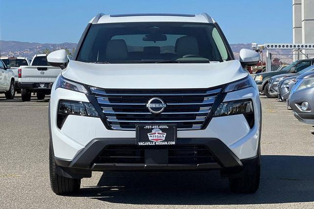 Photo of 2026 Everest White Pearl Tricoat Nissan Rogue