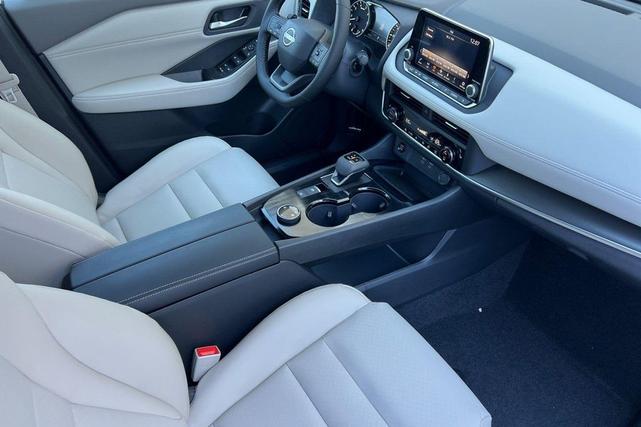 Photo of 2026 Everest White Pearl Tricoat Nissan Rogue
